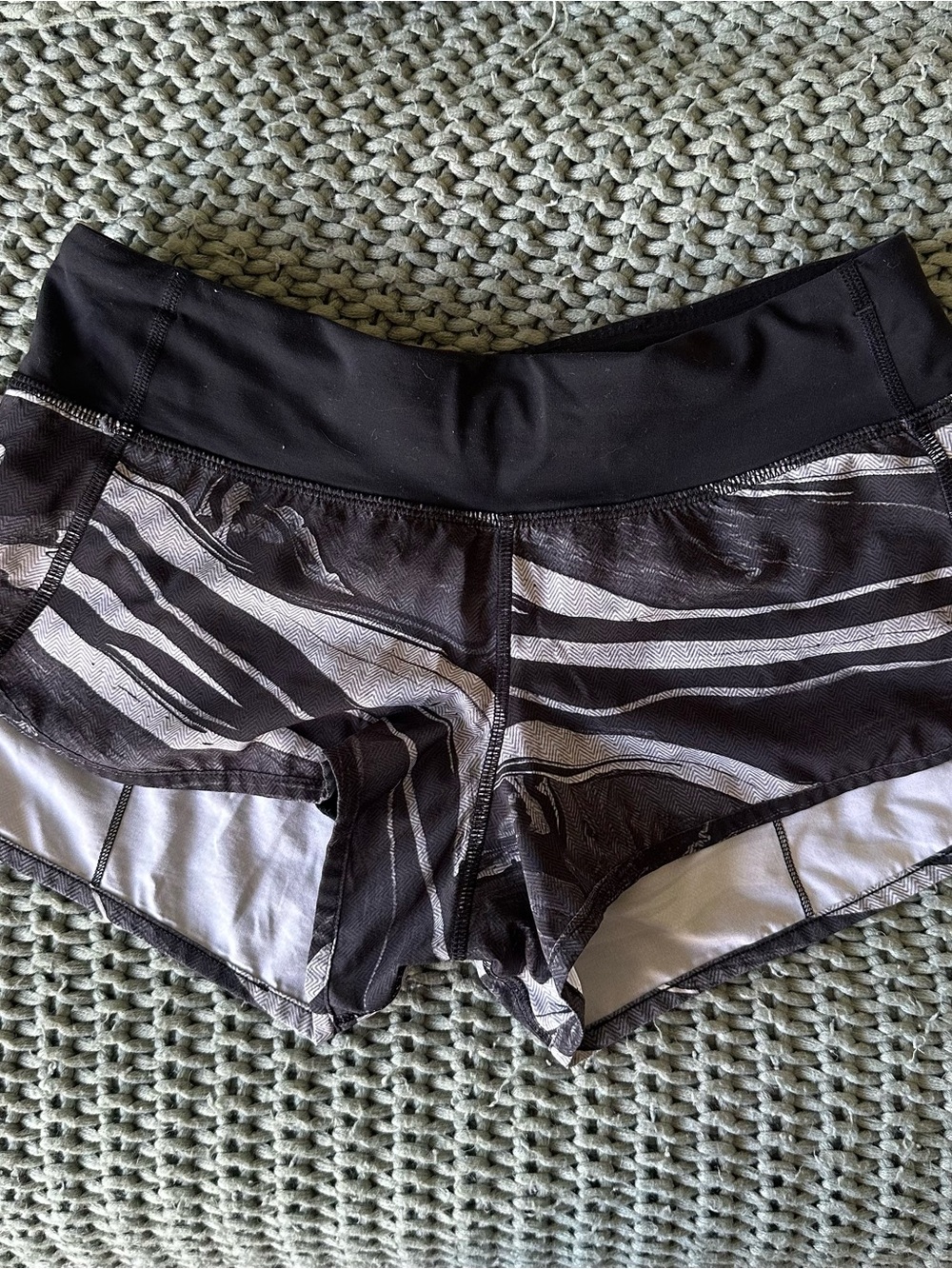 Lululemon Black and White abstract striped speed up shorts